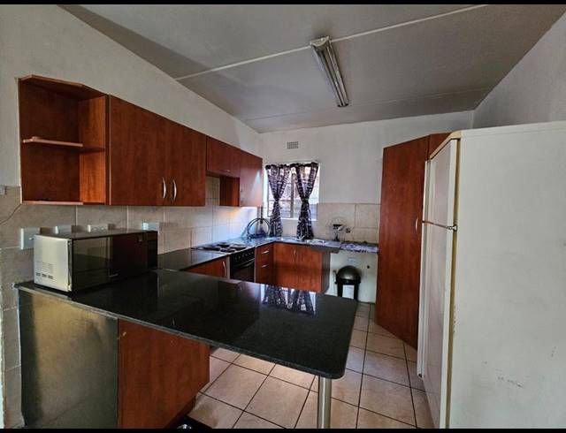 2 BEDROOM PROPERTY TO RENT IN SONNEVELD